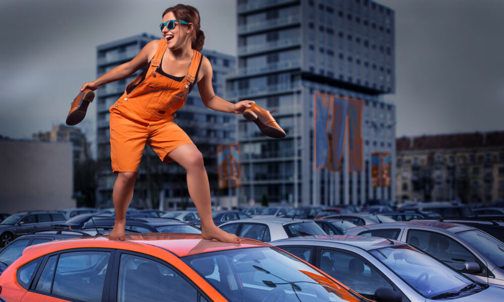 stand out woman featured image – dreamstime_m_34804084